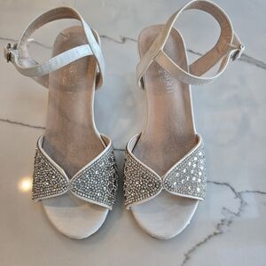 Elegant Girl's Ivory Sandals, Low Heels & Silver Rhinestone Embelleshment, Sz 13